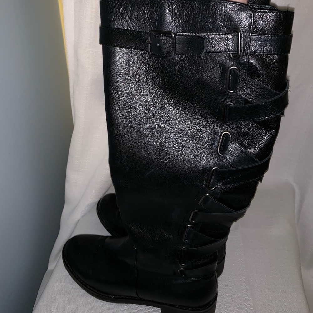 black boots - Picture 2 of 3